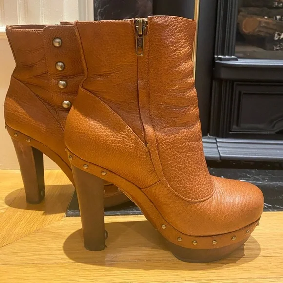 UGG Australia Cosima Brown Leather Ankle Boots Size 7 Studded High Heel Platform - Picture 2 of 15